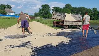 Робим волейбольну площадку біля ставка👍👍👍