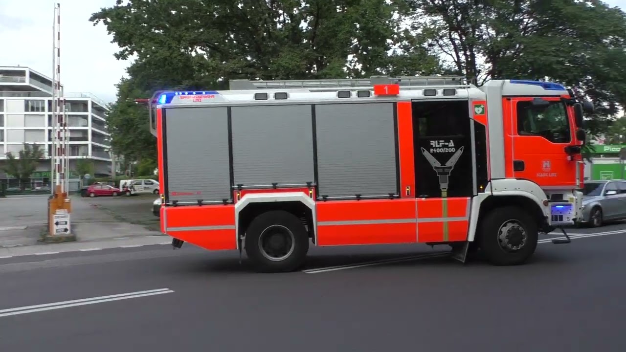 RLF-A1 auf einsatzfahrt der Hauptfeuerwache Linz (Danke an FW_Spotting_AT