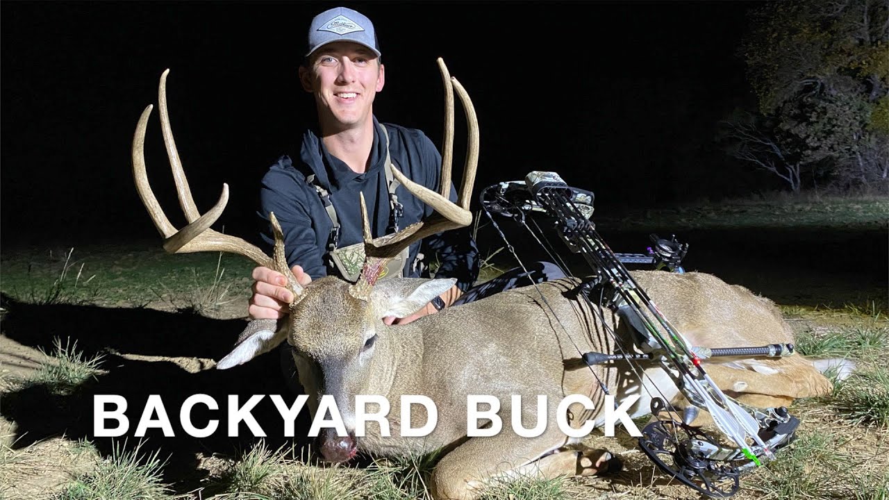 BACKYARD BUCK!! (Bowhunting Texas 2021) YouTube
