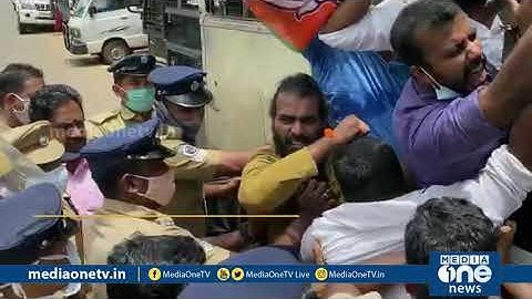 കെ.ടി ജലീല്‍ രാജി വെക്കണമെന്നാവശ്യപ്പെട്ട് സംസ്ഥാനത്ത് വന്‍ പ്രതിഷേധം | MediaOne | KT Jaleel