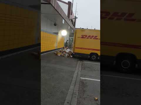 ++ DHL-Paketzusteller schmeisst Pakete raus - Kündigung! ++