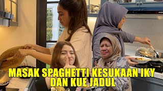 Masak spaghetti kesukaan Iky dan kue jadul