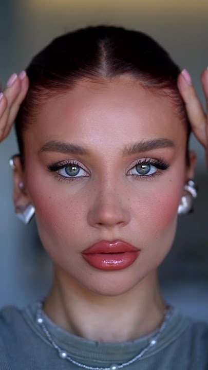 Я наношу на себя липстик 💔 #beautymakeup #makeup #lipstick - YouTube
