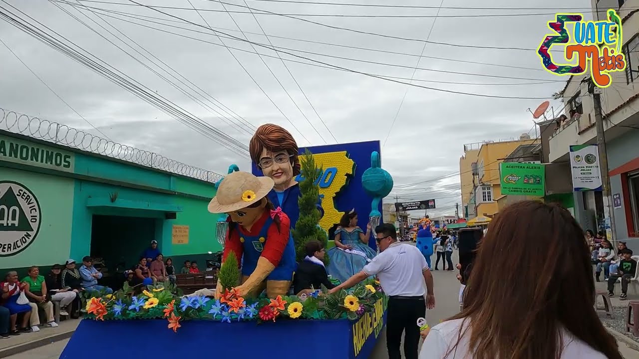 Desfile de carrozas Fiestas Julias 2024 Huehuetenango🎡🎢🪭😁✨