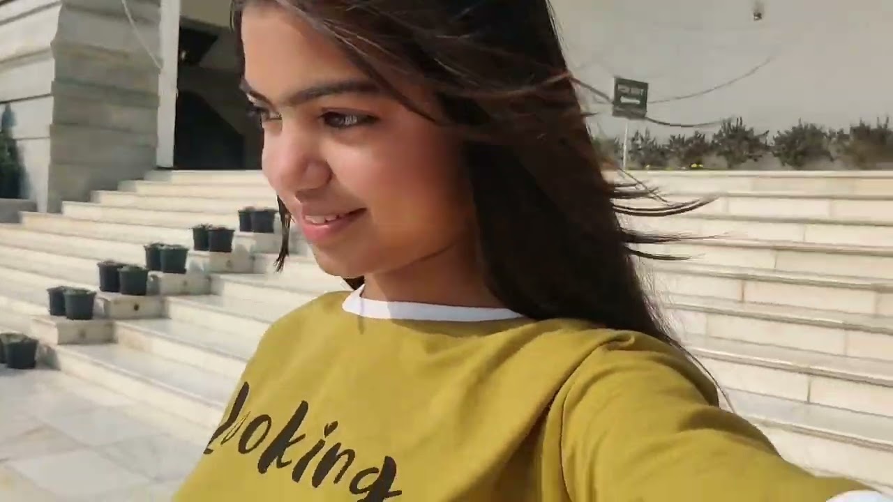 Hello everyone👋🏼My first vlog, Thoda nervous, Ham gaye the Vrindavan chandrodaya Mandir 🙏🏼☺️❤️