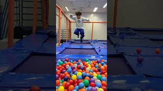 Pula-Pula Cama Elástica Com Piscina De Bolinhas