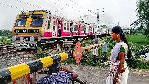 Modern ICF Medha EMU Train Furiously Skipping Railgate | Howrah-Katwa Local Skip Level Crossing | ER