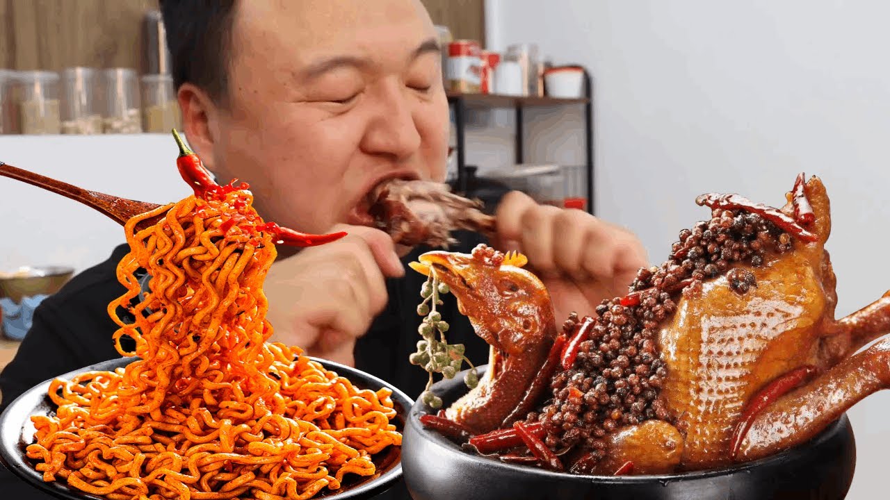 Aqiang Made The Duck Into A Specialty Dish, Paired With Spicy Noodles—Absolutely Delicious!