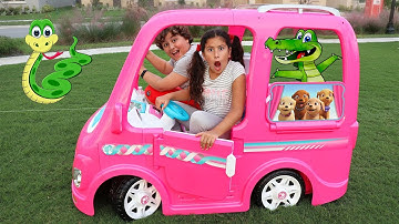 Maria Clara and JP ride in the toy car for a radical picnic! ♥ Barbie car Camping adventure