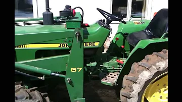 Kolik litrů oleje spotřebuje motor John Deere 750?