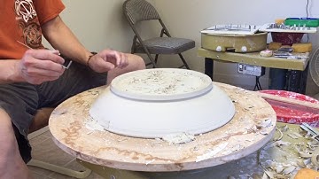 284. Trimming a Large Platter with Hsin-Chuen Lin 林新春 大盤修坯示範