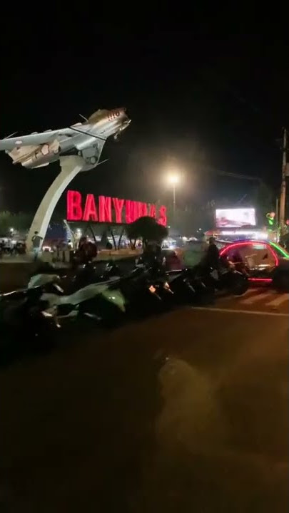 Alun-alun Banyumas malam hari