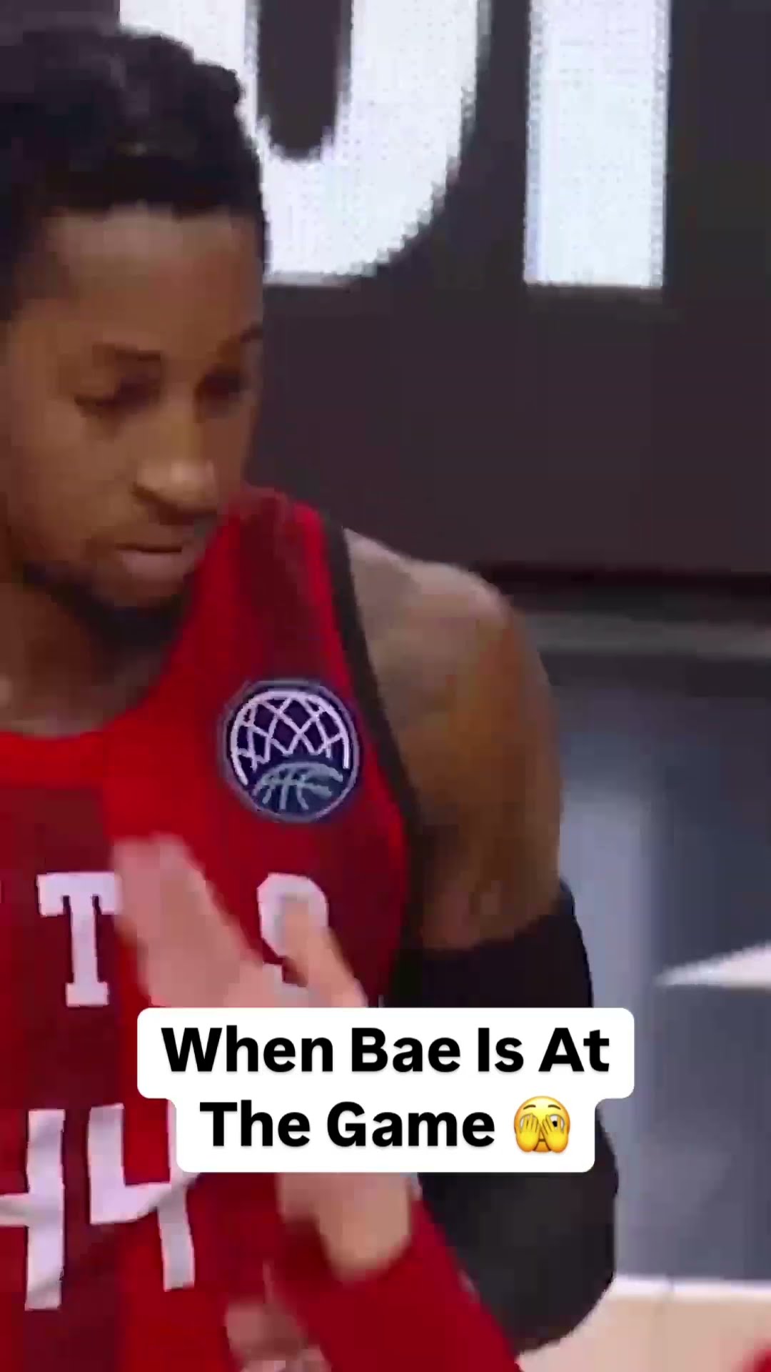 It's important to NOT make eye contact ?