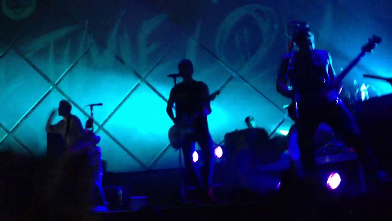 All Time Low - The Kids In The Dark live at Sao Paulo 11/09/15 - YouTube