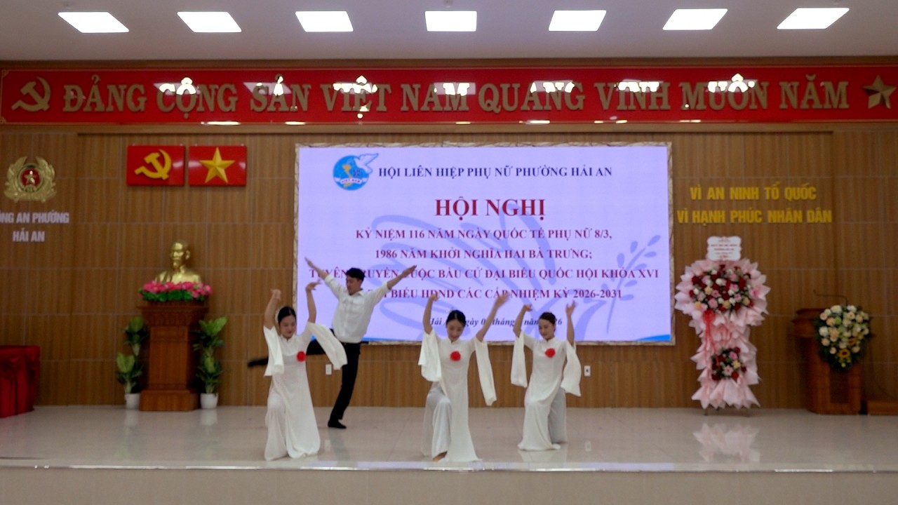 EM TRONG MẮT TÔI / TỐP MÚA CLB CA  NHẠC HOA PHƯỢNG