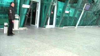 PARTENZA AEROPORTO TIRANA ALBANIA A ITALIA FIRENZE PARLO CELL 23 01 2011.AVI