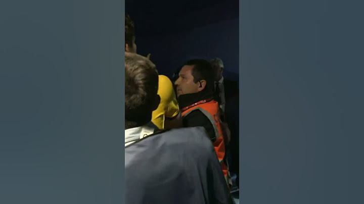 Espanyol fans attack Barcelona Players inside the tunnel
