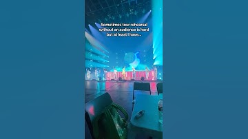 THE ONLY AUDIENCE MEMBER I REALLY NEED 😍💙 #DarylSabara #TimelessTour #SpyKids #SpyHusband