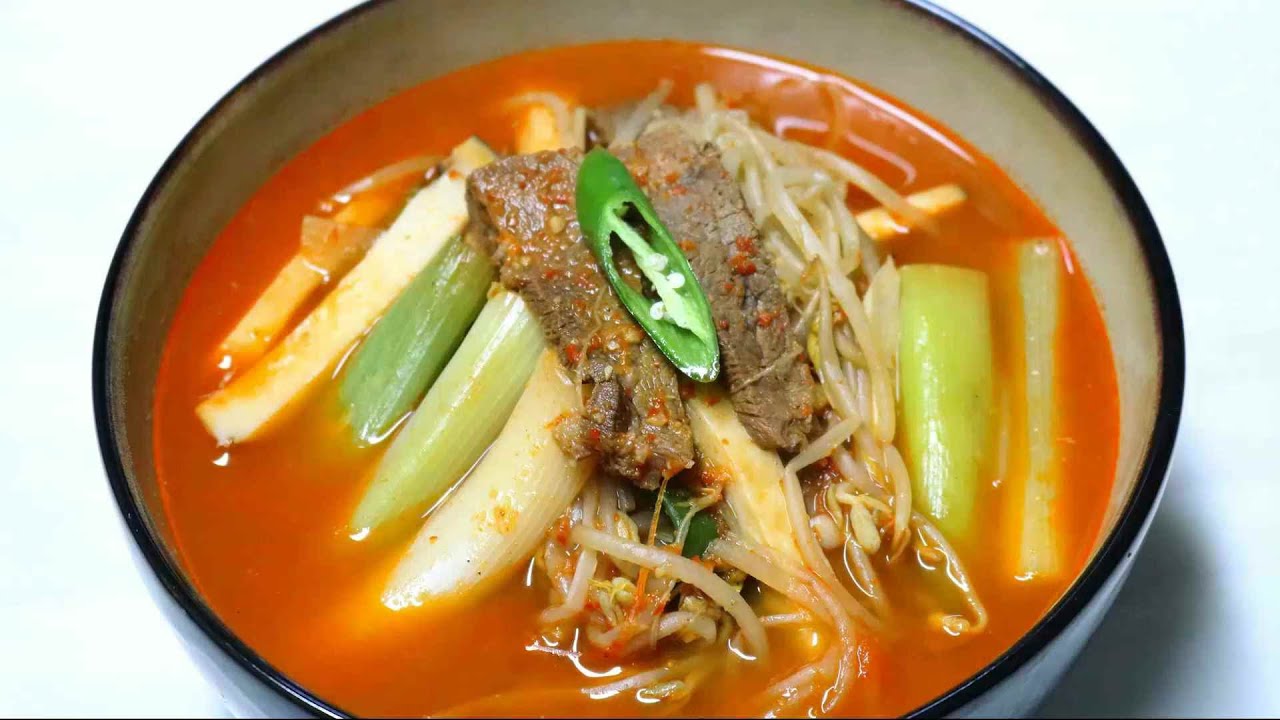 간단하면서도 얼큰하고 칼칼하고 시원한 누구나 따라할 수 있는 맛있는 대파육개장 만드는 법 육개장엄마밥상매일 - YouTube