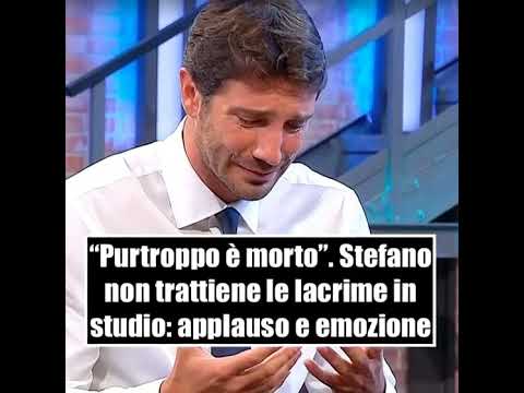 Video Stefano De Martino non trattiene le lacrime, l’applauso e l’emozione ad Affari Tuoi #affarituoi
