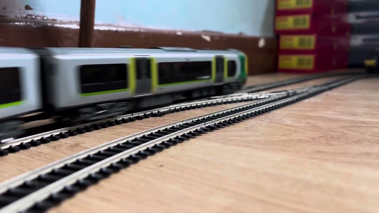 Bachmann Class 350 in the London Midland livery!!!