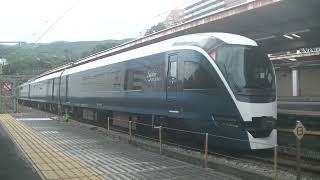 E261系RS2編成 熱海駅2番線発車