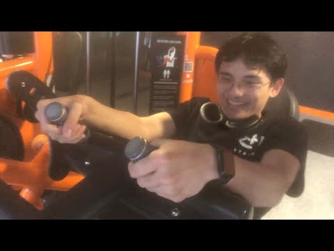 Il pilote un avion de chasse à 17 ans à la salle de sport