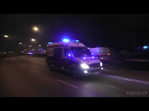 Cool siren - MB Sprinter ambulance responding with Federal Signal Vama AS-380
