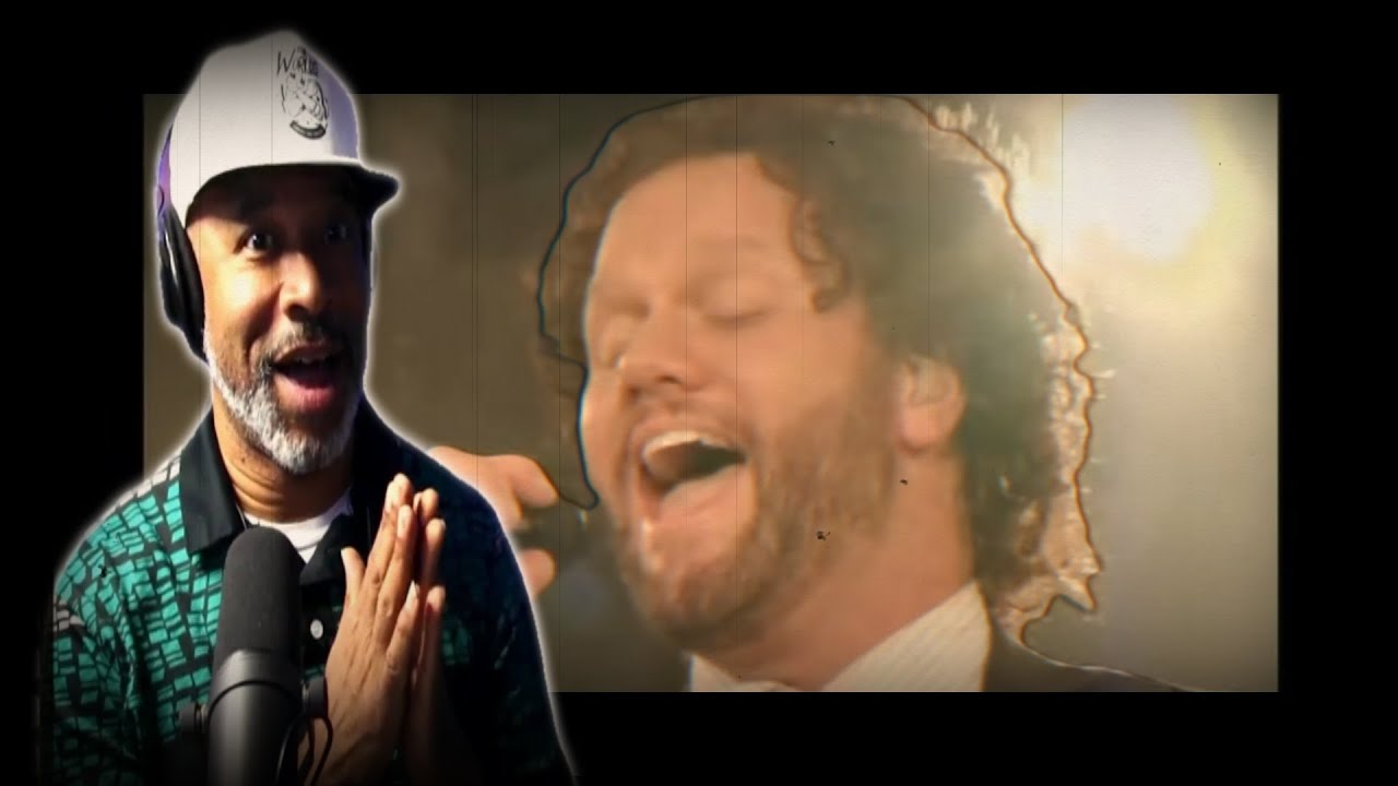 Реакция продюсера на песню Дэвида Фелпса «O Holy Night» — праздничное празднование в прямом эфире