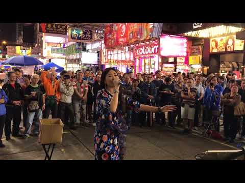 讓我跟妳走「聽眾朋友點唱高難度歌曲，認真投入演繹」(2017-11-12)香港街頭藝人及唱作音樂人彭梓嘉老師