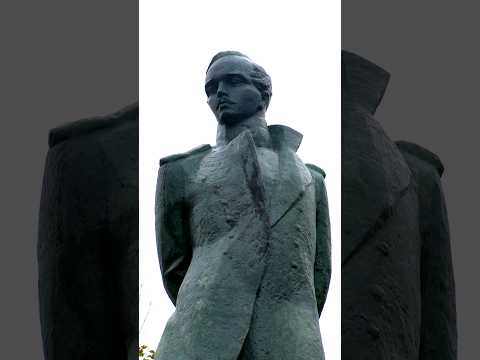 فيديو: نصب تذكاري ليرمونتوف في موسكو: الصورة والوصف