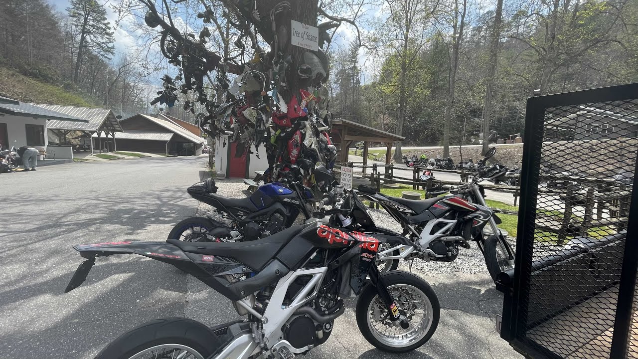 Aprilia SXV 550 at the tail of the dragon
