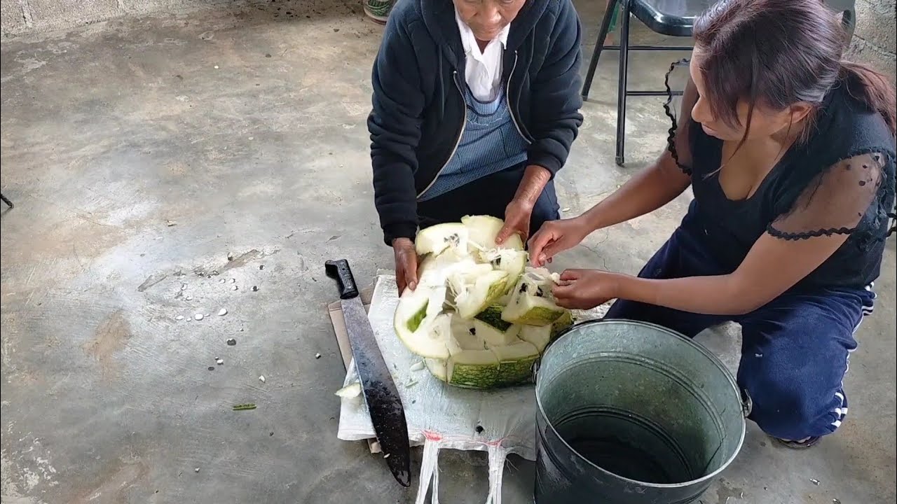 COSITAS QUE ME TRAEN MIS PAPAS CADA VEZ QUE ME VISITAN, preparamos chilacayote con panela 🤤