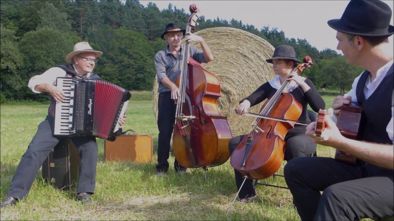 shpil zhe mir a lidele in yiddish