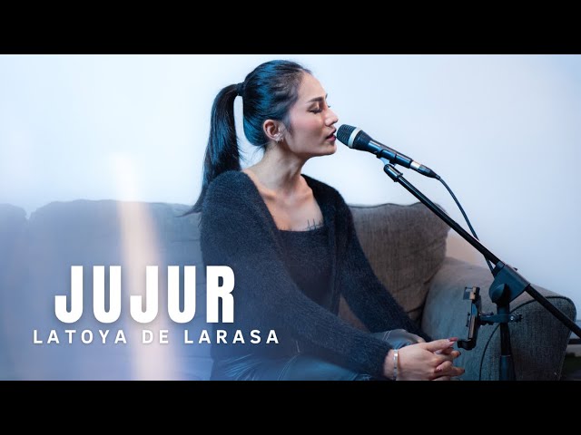 JUJUR - RADJA BAND ( COVER BY LATOYA DE LARASA ) class=