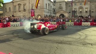 Show dei bolidi di Formula 1 per le strade del centro di Londra screenshot 3