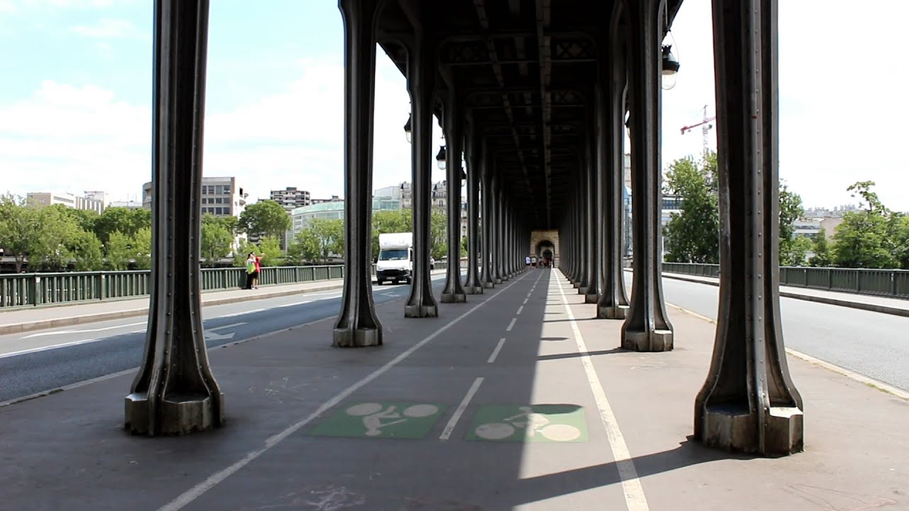 Pont de Bir-Hakeim - the mirrored shot from the ''Inception'' movie in ...