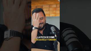 La Pizza se come con cuchillo y tenedor