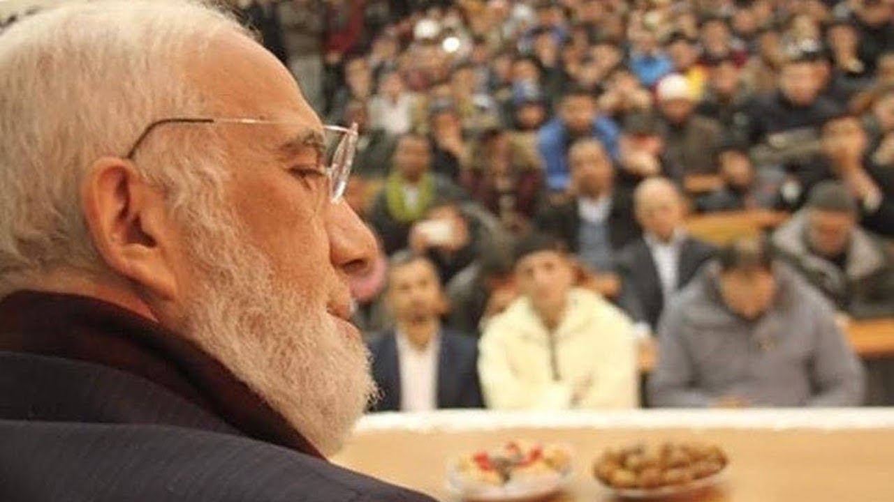 رأي الدكتور عمر في عمل المرأة