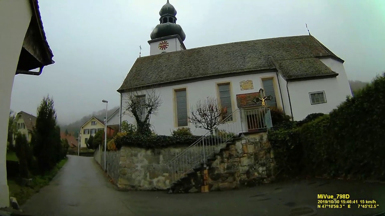 CH: Gemeinde Holderbank. Kanton Solothurn. Fahrt durch den Ort. Oktober 2019