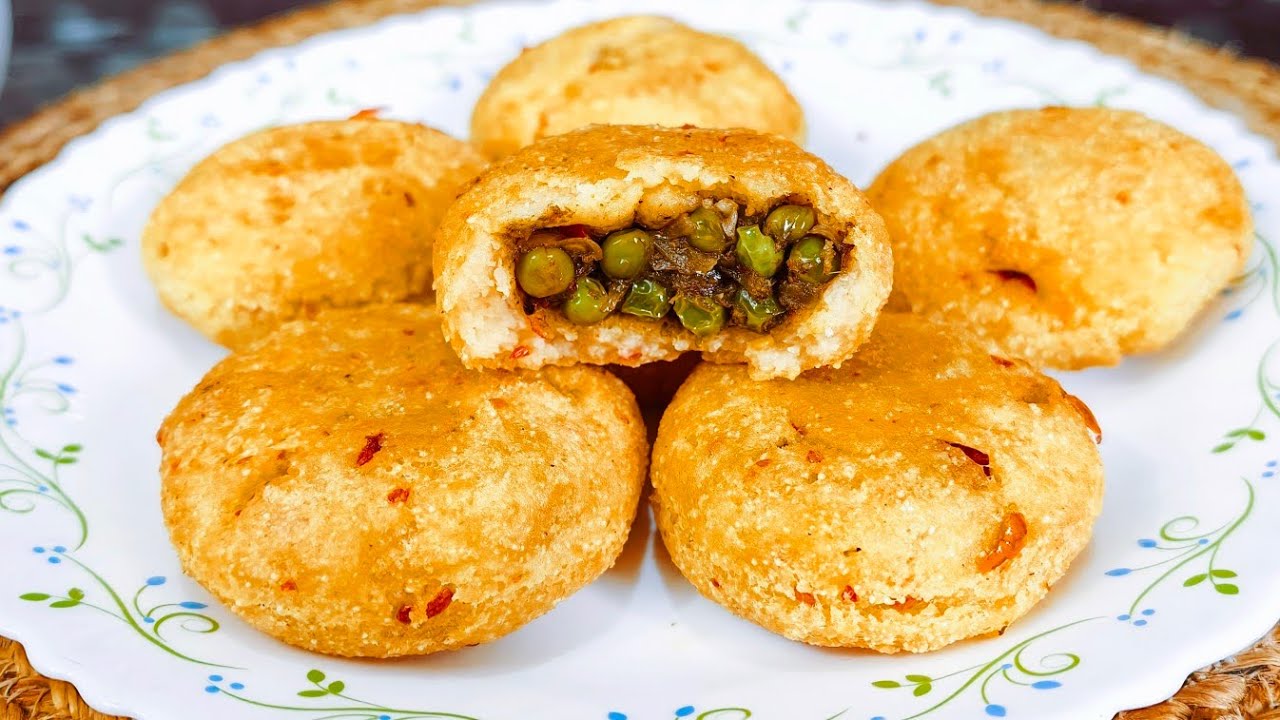 एक कप सूजी और हरे मटर से बनाएं यह चटपटा कुरकुरा नाश्ता स्वाद ऐसाकी एक बार बनाएंगे तो बार-बार खायेंगे