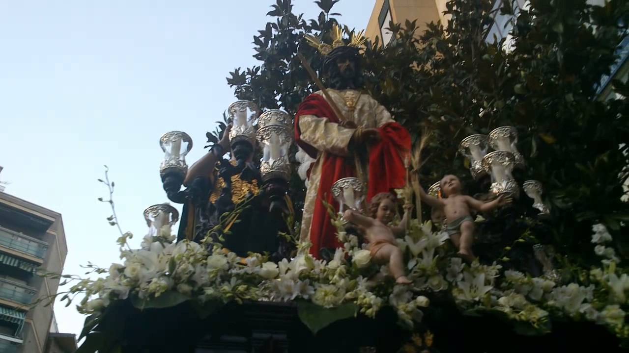 Pasos de la Magna por Plaza de la Constitución - Magna Jaén 2013 @AngelRescatero