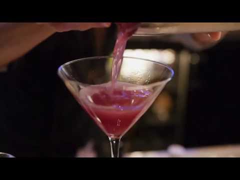 blueberry-martini-at-the-renaissance-waverly-hotel