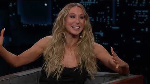 Nikki Glaser on Hosting the Golden Globes, Life After Roasting Tom Brady & Bombing for Billionaires