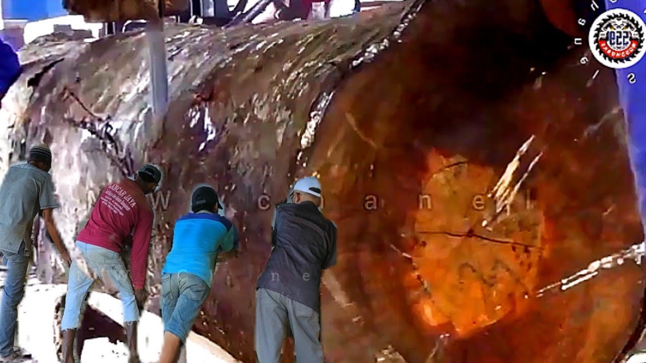 sawing and cutting extraordinary old teak wood || Raw Wood Processing ...