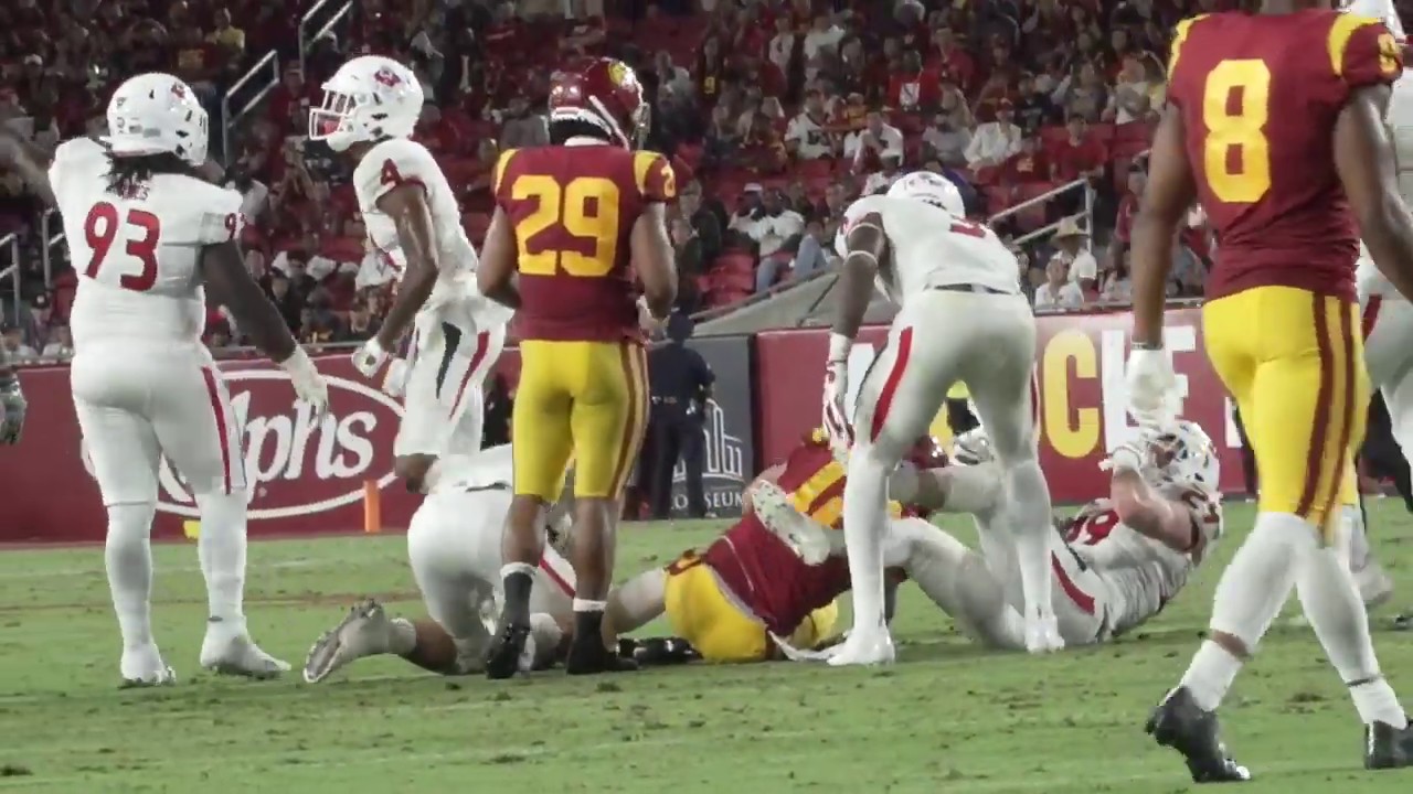 USC quarterback JT Daniels hurt in opening win against Fresno State