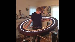 Innovative Keyboard Genius: Playing Snoop Dogg & Dr. Dre Hits in Circle Mode!