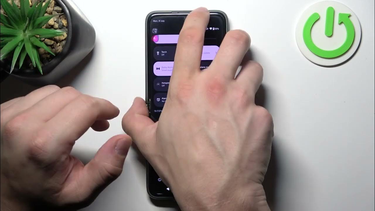 how-to-turn-off-flashlight-on-motorola-razr-40-youtube