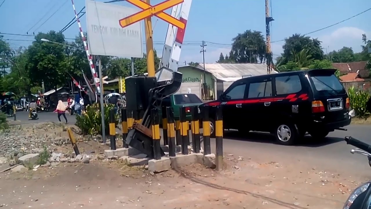Perlintasan ka jl Ikan kerapu Probolinggo