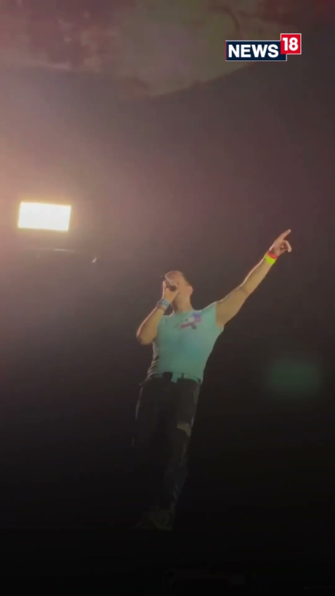 Chris Martin lights up Mumbai's night sky! #trendingnews | N18S